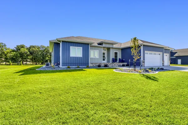 $799,000 | 6910 2nd Street Northwest, Moorhead, MN 56560