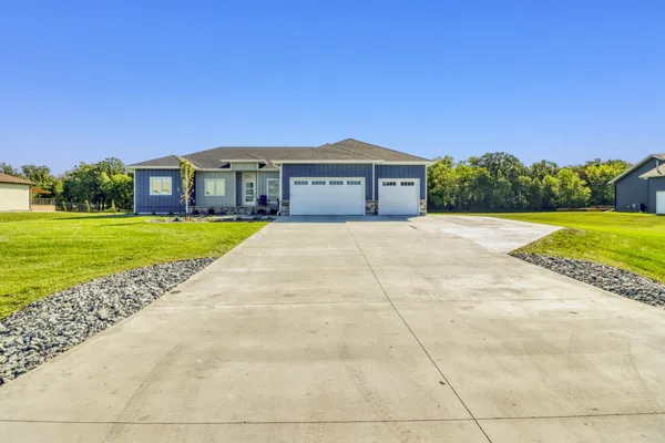 $799,000 | 6910 2nd Street Northwest, Moorhead, MN 56560