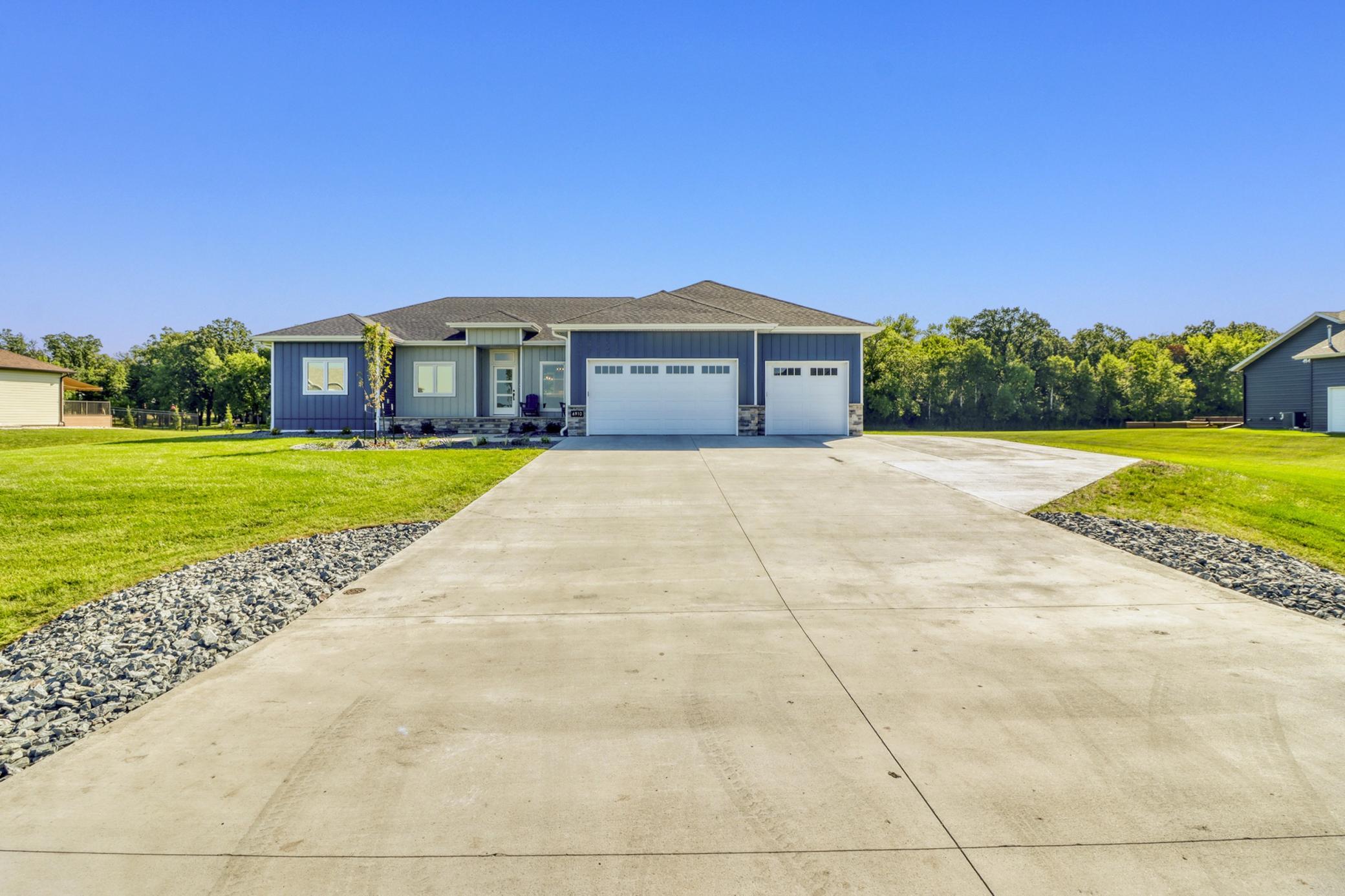 6910 2nd Street Northwest Moorhead, MN 56560 - Photo 4 of 73