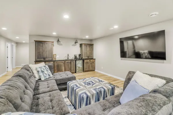 $799,000 | 6910 2nd Street Northwest, Moorhead, MN 56560