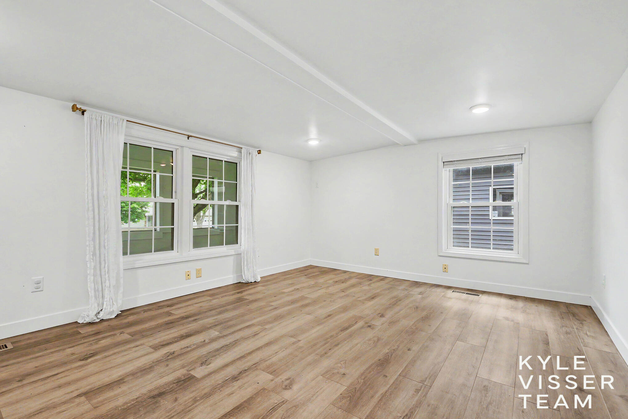 973 Maynard Road Portland, MI 48875 - Photo 5 of 28 Sitting Room