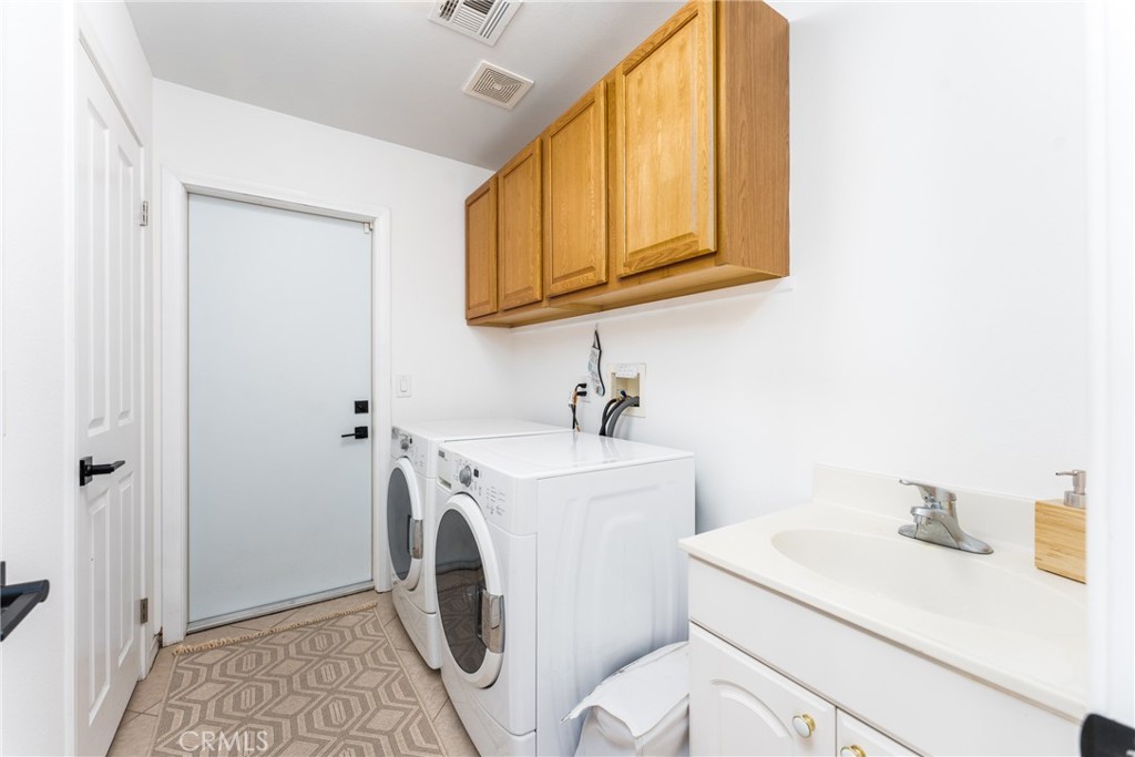 48330 Mamie Way Indio, CA 92201 - Photo 31 of 46 a utility room with dryer and washer