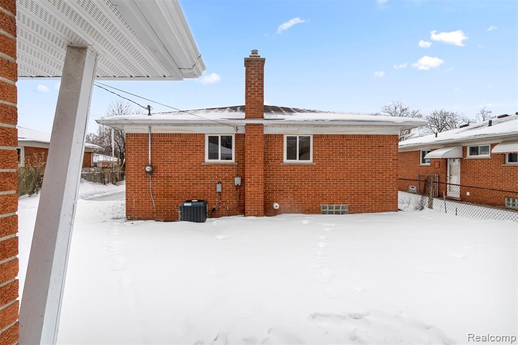 8932 Wormer Redford, MI 48239 - Photo 32 of 36