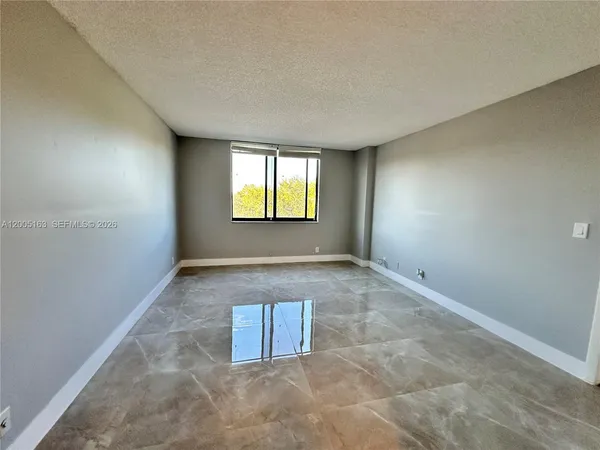 $245,000 | 901 Hillcrest Drive, Unit 315, Hollywood, FL 33021