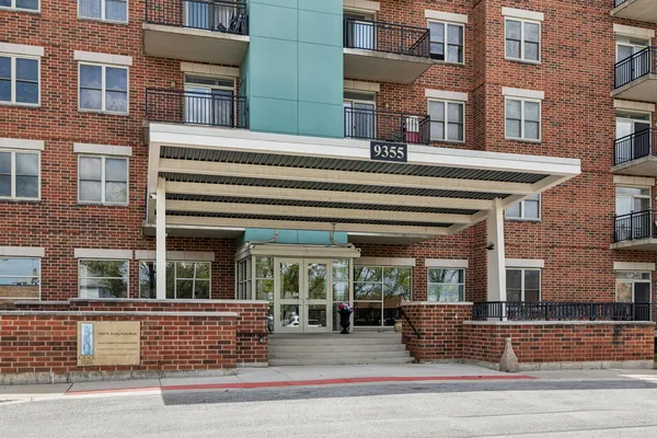 $275,000 | 9355 Irving Park Road, Unit 401, Schiller Park, IL 60176