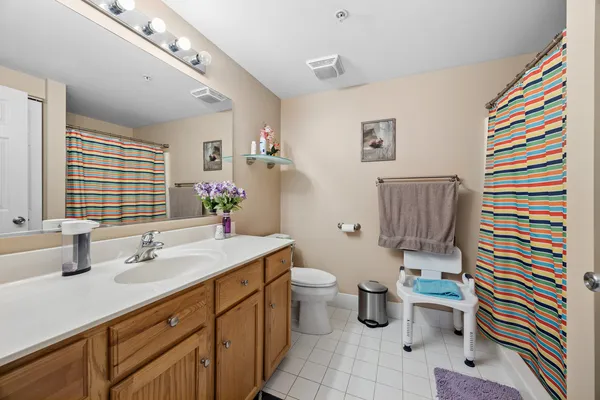 $275,000 | 9355 Irving Park Road, Unit 401, Schiller Park, IL 60176