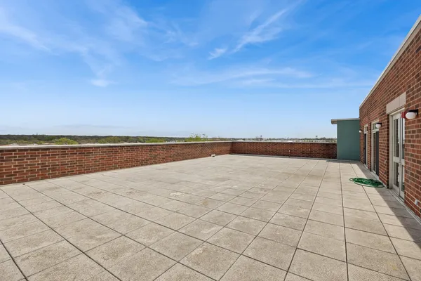 $275,000 | 9355 Irving Park Road, Unit 401, Schiller Park, IL 60176