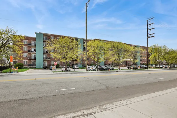 $275,000 | 9355 Irving Park Road, Unit 401, Schiller Park, IL 60176