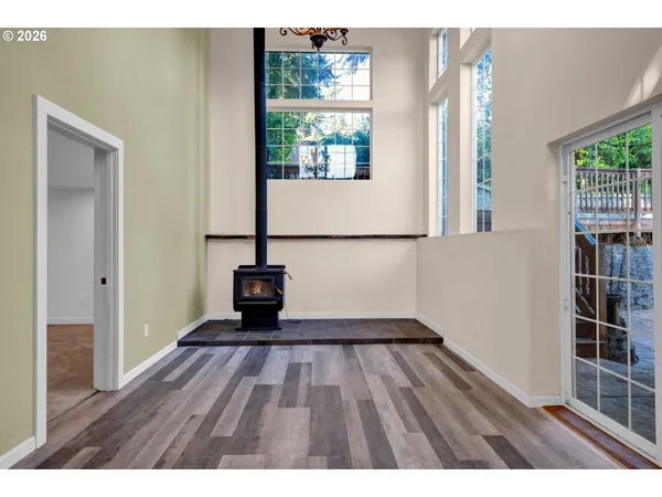 $610,000 | 947 South R Street, Cottage Grove, OR 97424