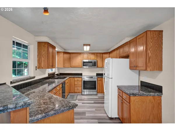 $610,000 | 947 South R Street, Cottage Grove, OR 97424