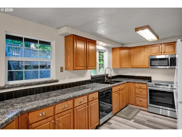 $610,000 | 947 South R Street, Cottage Grove, OR 97424