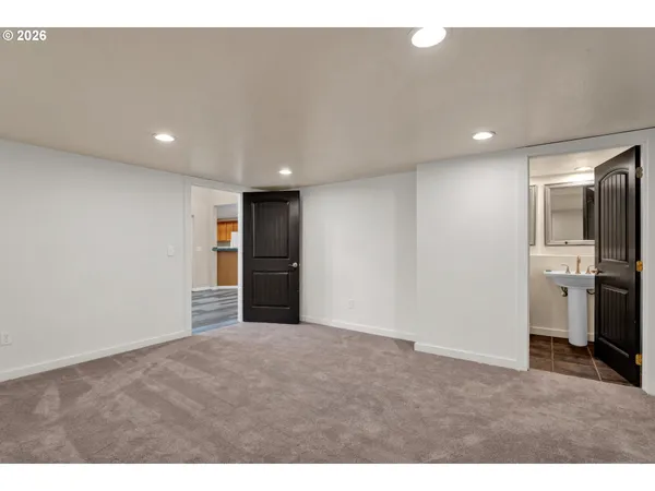 $610,000 | 947 South R Street, Cottage Grove, OR 97424