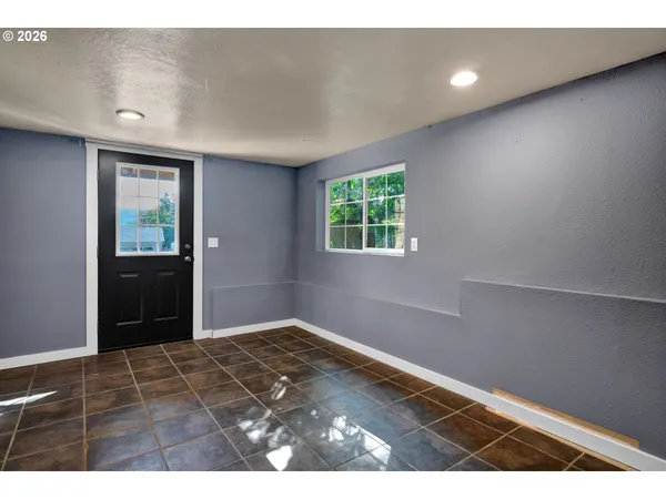 $610,000 | 947 South R Street, Cottage Grove, OR 97424