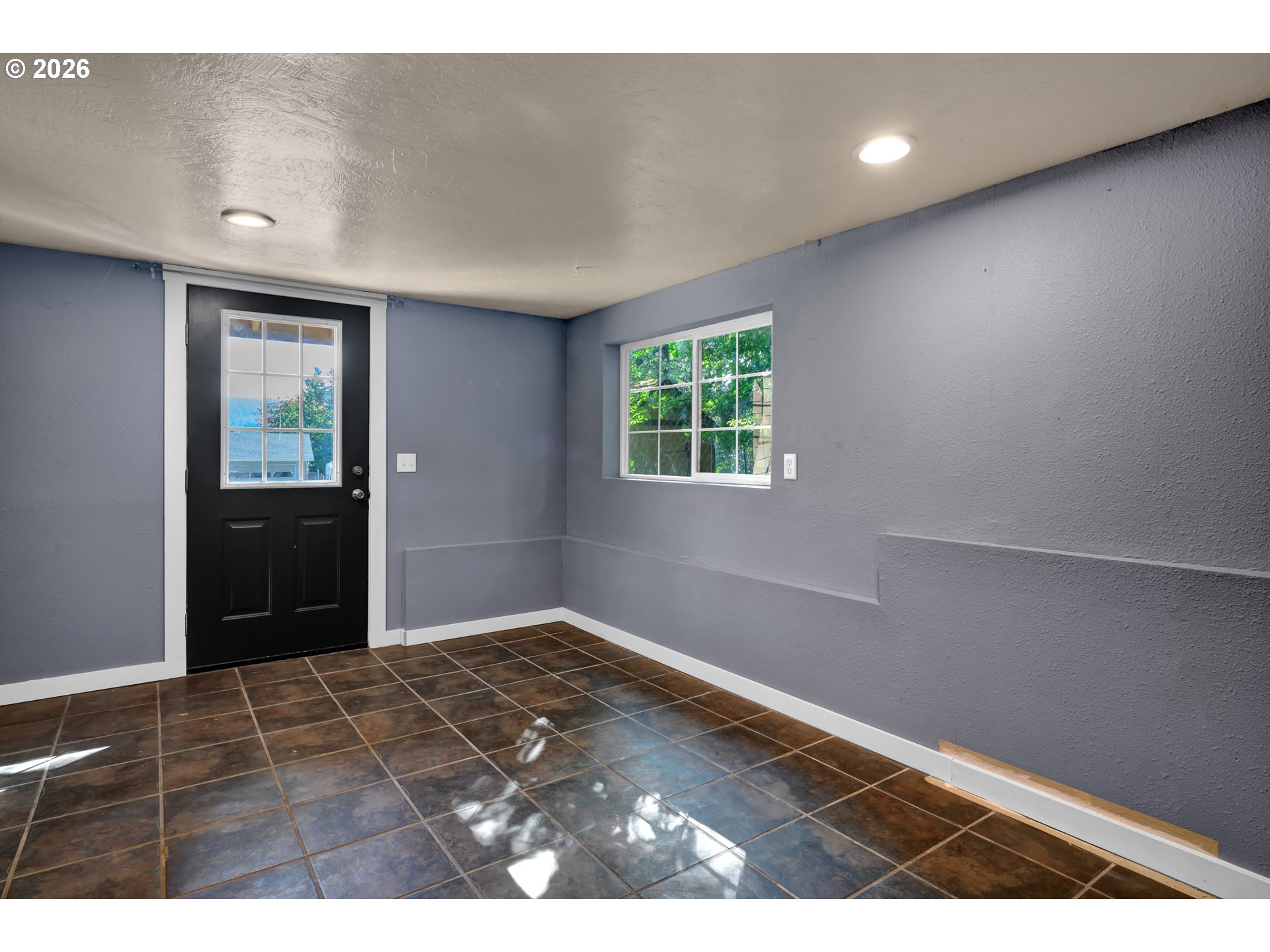947 South R Street Cottage Grove, OR 97424 - Photo 22 of 48 a view of an empty room and window