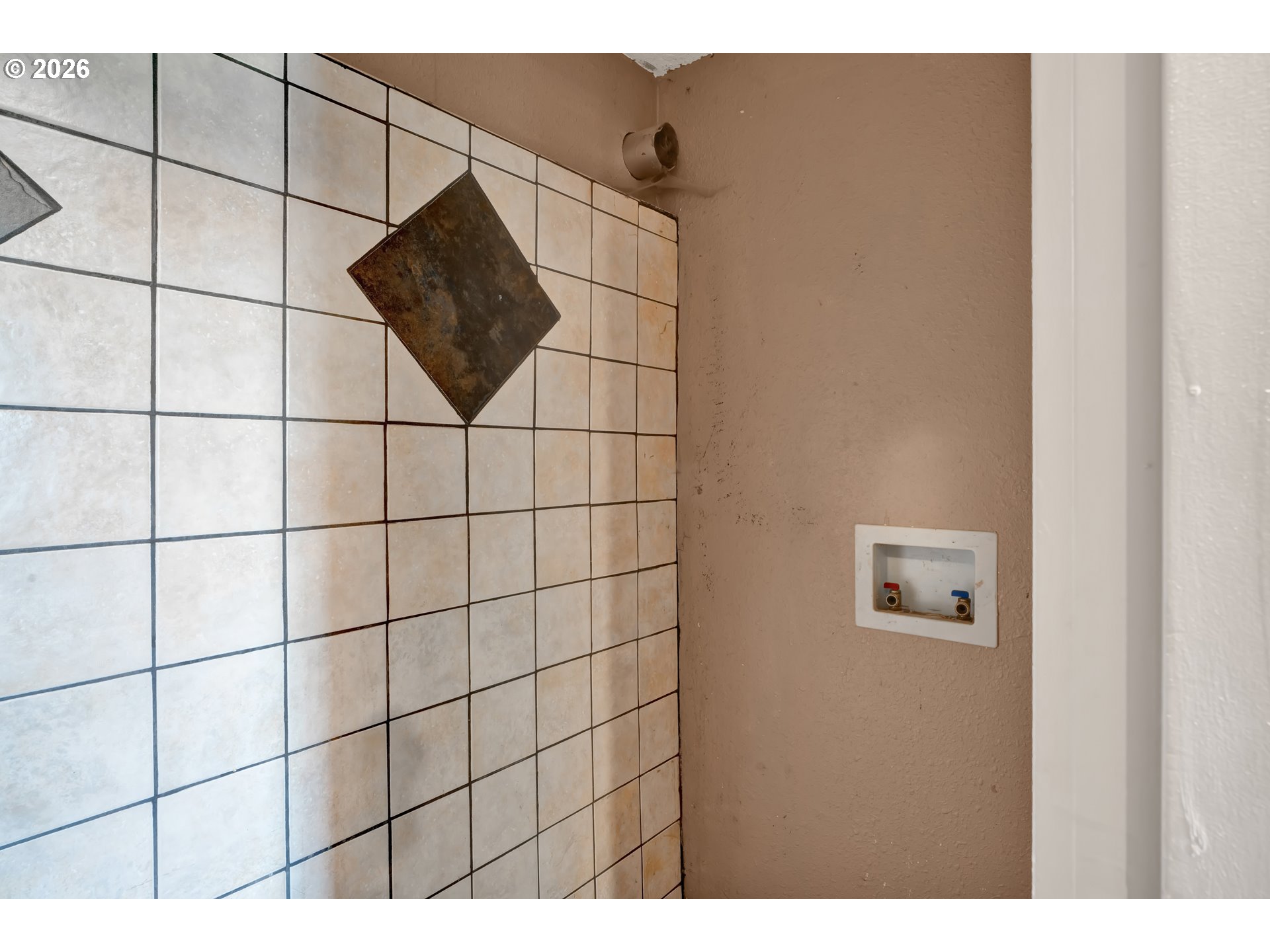 947 South R Street Cottage Grove, OR 97424 - Photo 24 of 48 a bathroom with a shower