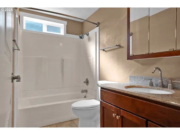 $610,000 | 947 South R Street, Cottage Grove, OR 97424