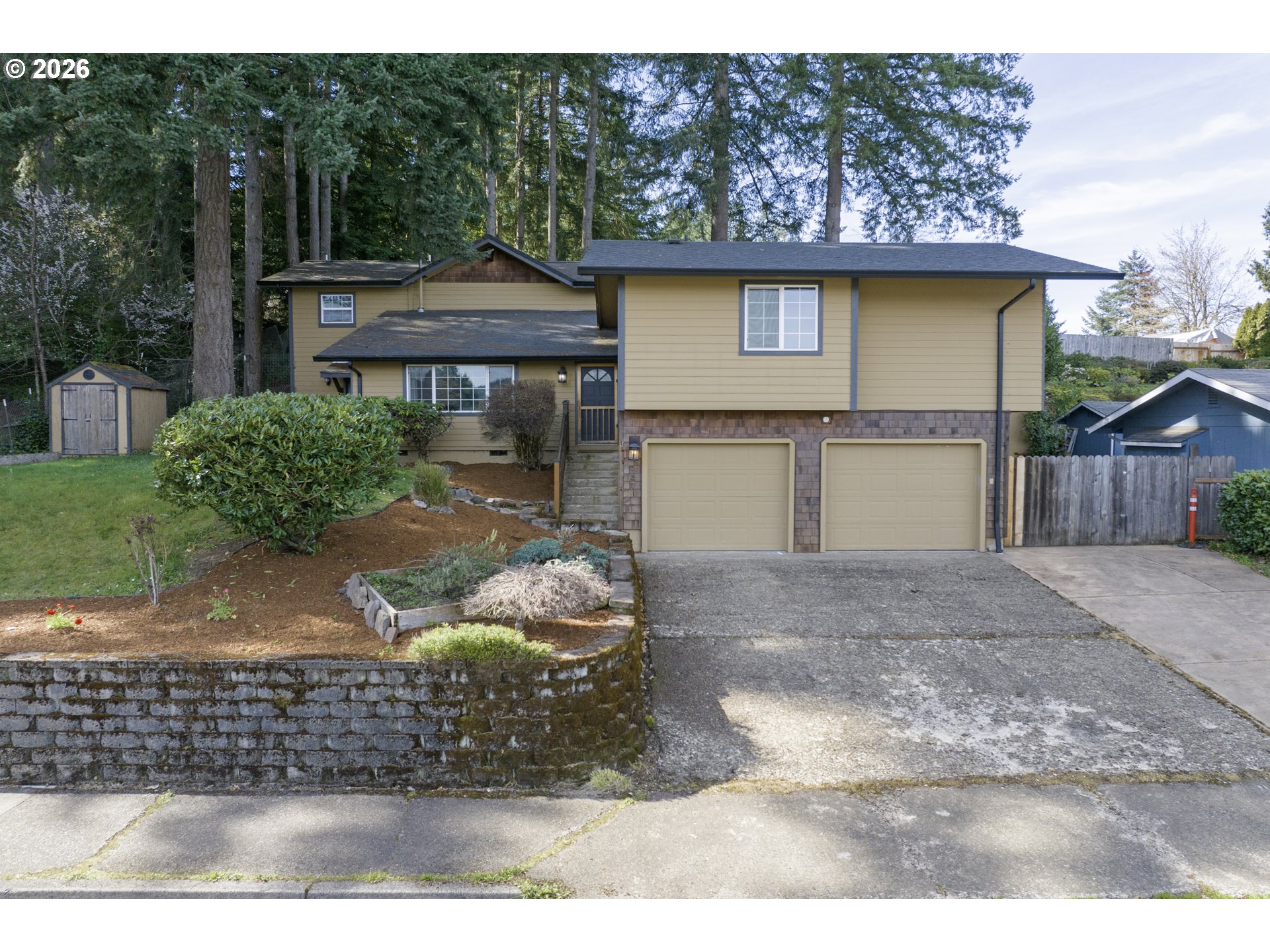 947 South R Street Cottage Grove, OR 97424 - Photo 3 of 48 a front view of a house with garden