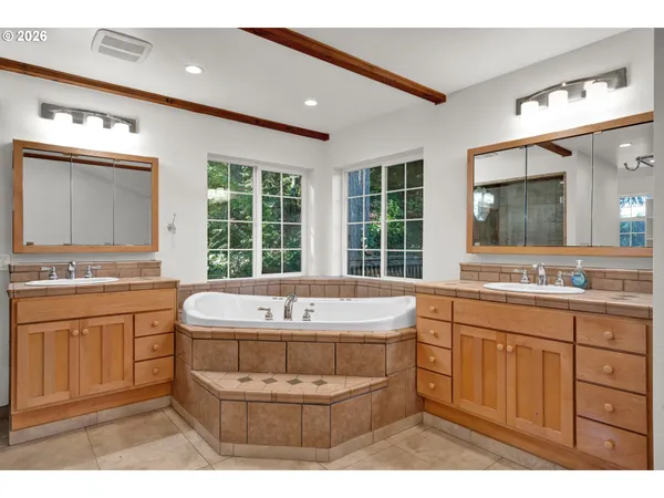 $610,000 | 947 South R Street, Cottage Grove, OR 97424