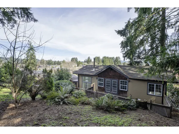 $610,000 | 947 South R Street, Cottage Grove, OR 97424