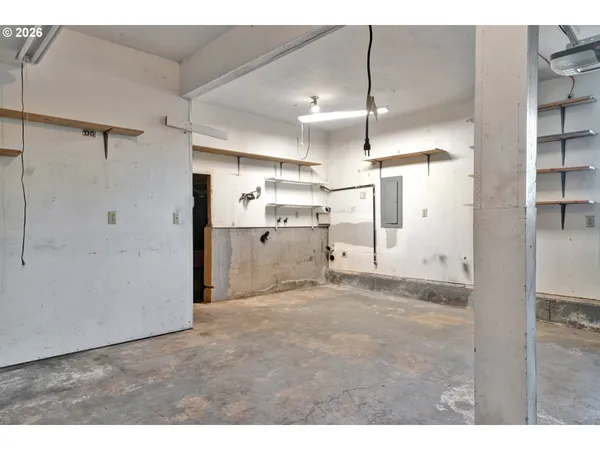 $610,000 | 947 South R Street, Cottage Grove, OR 97424