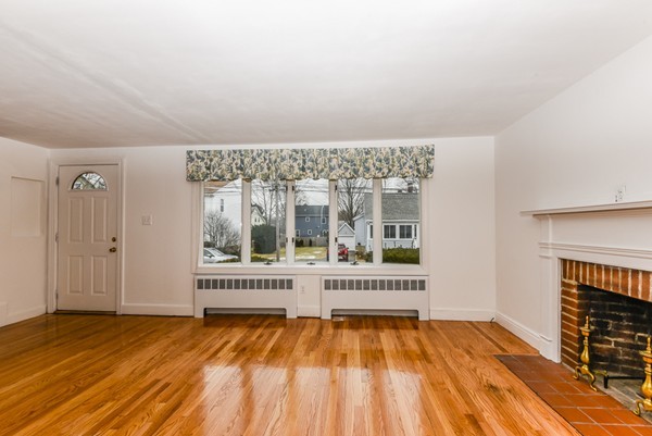 58 Hooper Road Dedham, MA 02026 - Photo 4 of 11 Gallery Image 4