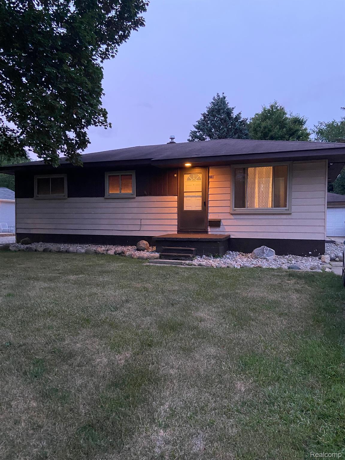 1714 Manse Road Waterford, MI 48328 - Photo 23 of 24 Gallery Image 23