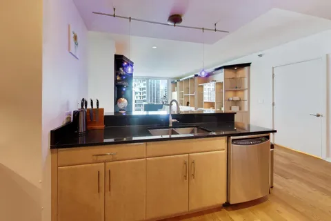 $399,900 | 160 East Illinois Street, Unit 1005, Chicago, IL 60611