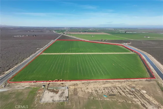a view of a tennis court