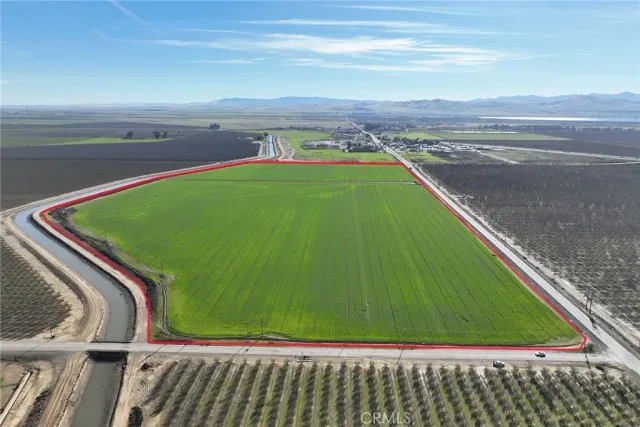 a view of a tennis court