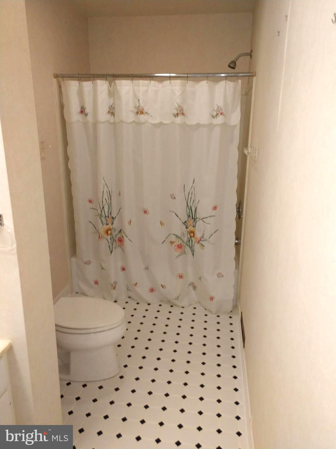 323 Mt Penn Road Reading, PA 19607 - Photo 36 of 75 2nd Floor tile Bath