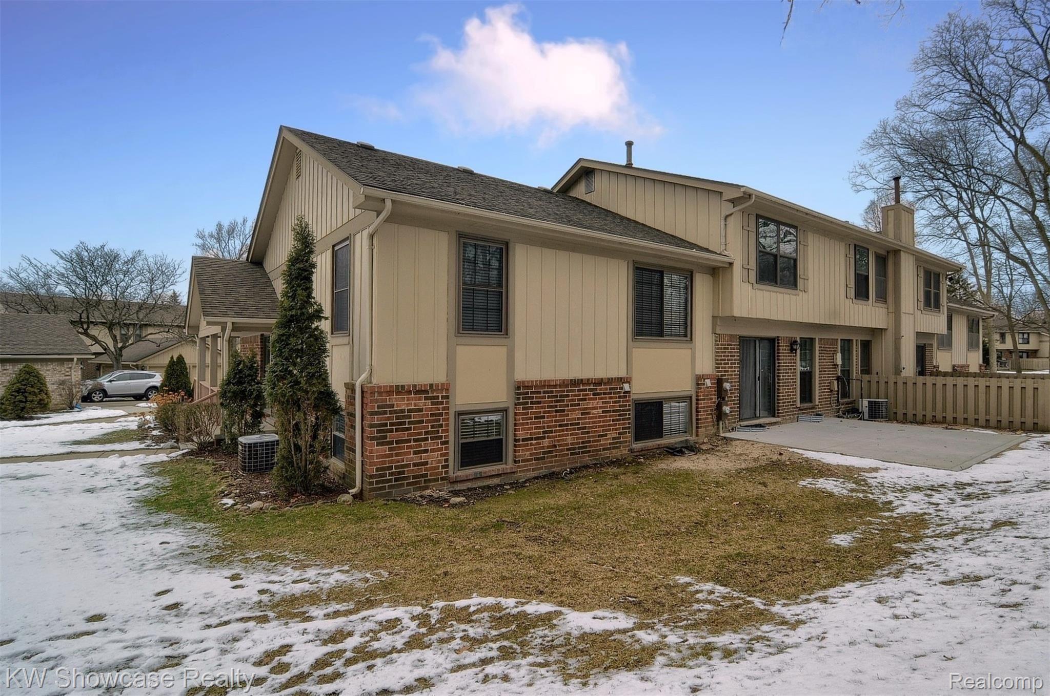 897 Lafayette Court Rochester, MI 48307 - Photo 5 of 34 29-Side.jpg
