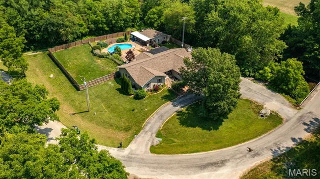 $295,000 | 879 Old Quarry Trail, Litchfield, IL 62056