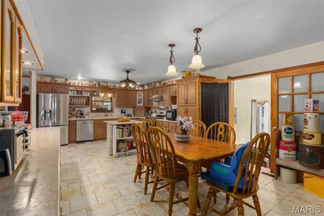 $295,000 | 879 Old Quarry Trail, Litchfield, IL 62056