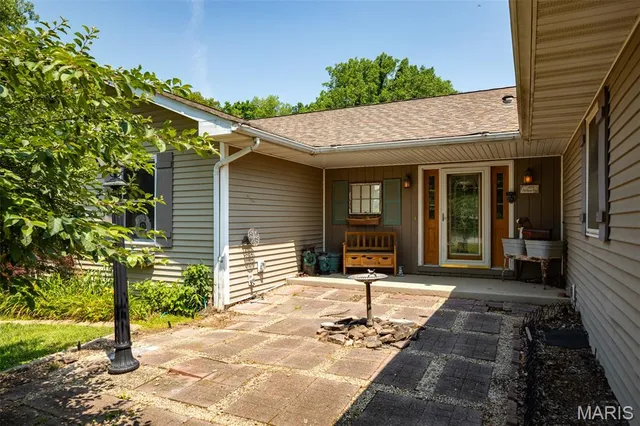 $295,000 | 879 Old Quarry Trail, Litchfield, IL 62056
