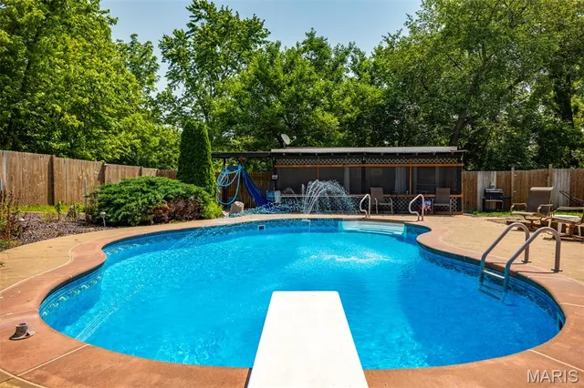 $295,000 | 879 Old Quarry Trail, Litchfield, IL 62056