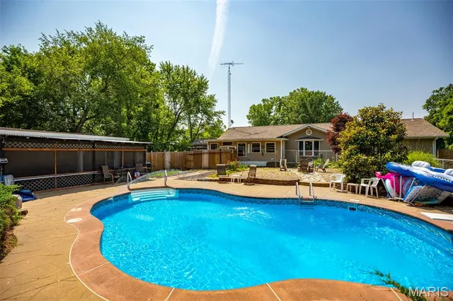 $295,000 | 879 Old Quarry Trail, Litchfield, IL 62056