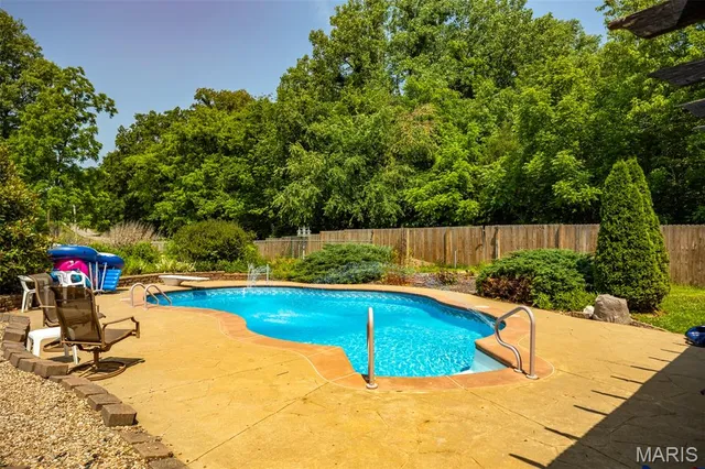 $295,000 | 879 Old Quarry Trail, Litchfield, IL 62056