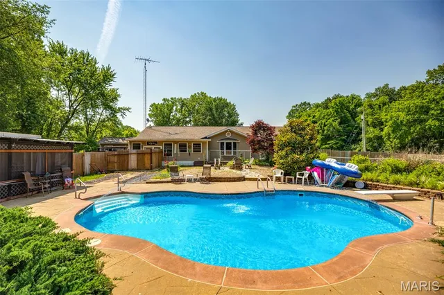 $295,000 | 879 Old Quarry Trail, Litchfield, IL 62056