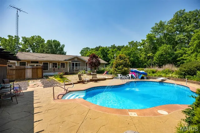 $295,000 | 879 Old Quarry Trail, Litchfield, IL 62056