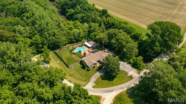 $295,000 | 879 Old Quarry Trail, Litchfield, IL 62056