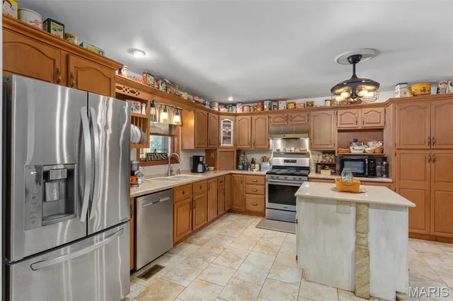 $295,000 | 879 Old Quarry Trail, Litchfield, IL 62056