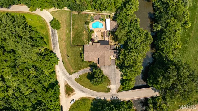 $295,000 | 879 Old Quarry Trail, Litchfield, IL 62056