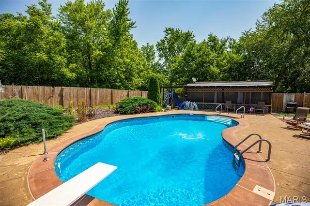 $295,000 | 879 Old Quarry Trail, Litchfield, IL 62056