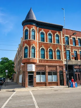 $2,450 | 1044 West 18th Street, Unit 3R, Chicago, IL 60608