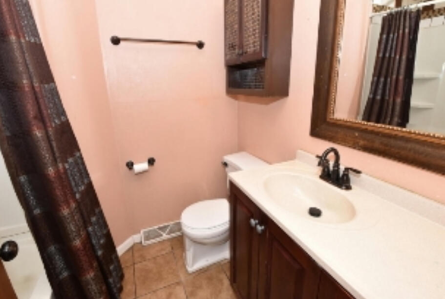 4935 North 88th Street Milwaukee, WI 53225 - Photo 6 of 19 IMG_1648 (1)