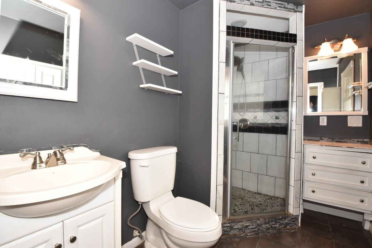 4935 North 88th Street Milwaukee, WI 53225 - Photo 9 of 19 bath master
