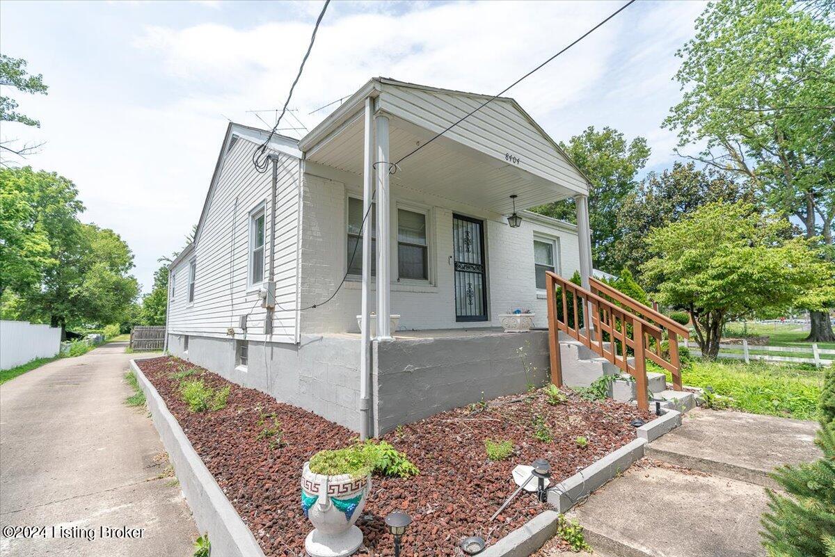 8404 Blue Lick Road Louisville, KY 40219 - Photo 2 of 46 05-8404-5
