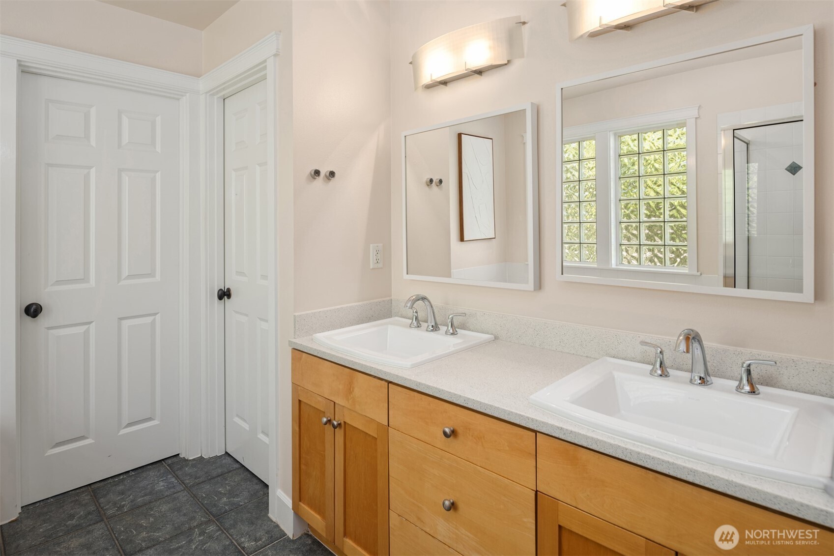 4600 Green Lake Way North Seattle, WA 98103 - Photo 18 of 33