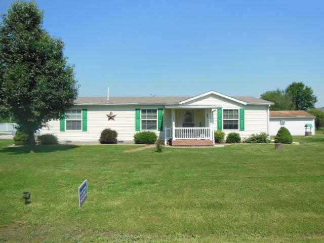 905 Sunset Road Southwest Clay City, IL 62824 - Photo 1 of 26 Gallery Image 1