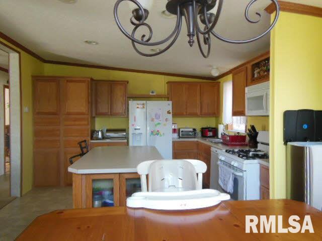 905 Sunset Road Southwest Clay City, IL 62824 - Photo 5 of 26 Gallery Image 5